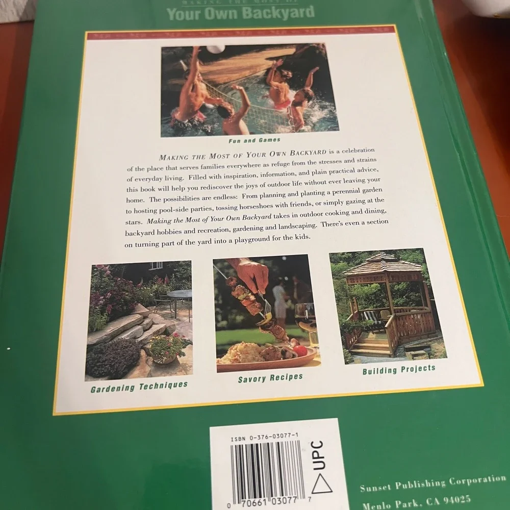 Sunset‎ Making the Most of Your Own Backyard 1996 First Edition Hardcover Book